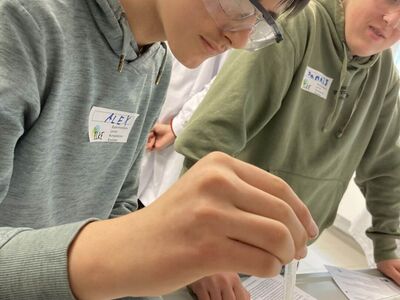 Die Chemie-Kurse der Gesamtschule Höhscheid im Schülerlabor